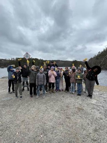 Glade barn med påskegaver fra Karoline.